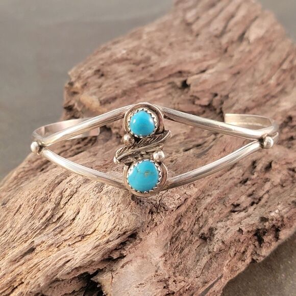 Vintage Sterling Navajo Two Turquoise Leaf Cuff - Picture 6 of 10